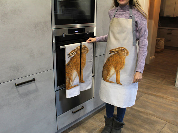 Hare apron & 2 tea towel set | 100% Heavyweight cotton Hare apron & 2 tea towel set | 100% Heavyweight cotton