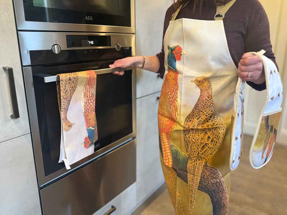 Courting pheasants | Oven glove, apron & teatowel set