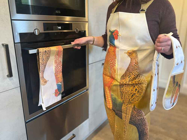 Courting pheasants | Oven glove, apron & teatowel set Courting pheasants | Oven glove, apron & teatowel set
