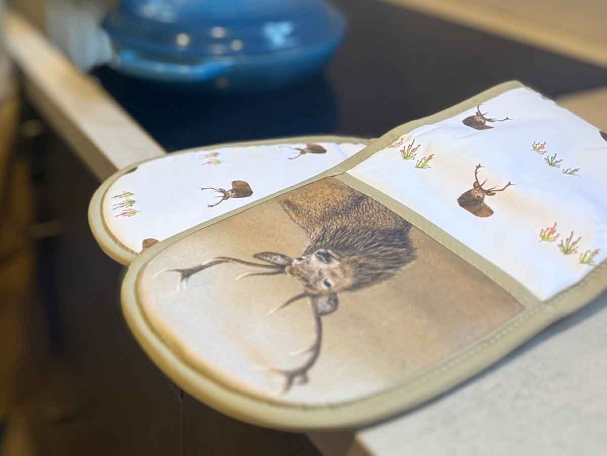 Red stag | Apron, oven glove & teatowel set