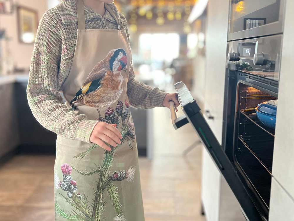 Goldfinch apron | 100% Heavyweight cotton