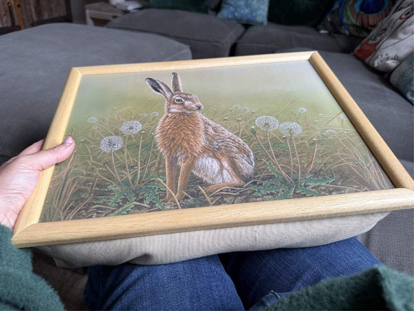 Plateau pour ordinateur portable Hare &amp; Dandelions | Coussin de luxe pour pouf