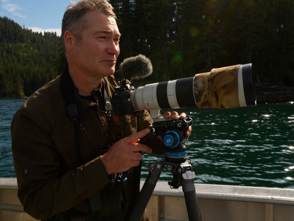 artist robert e fuller photographing wildlife in alaska